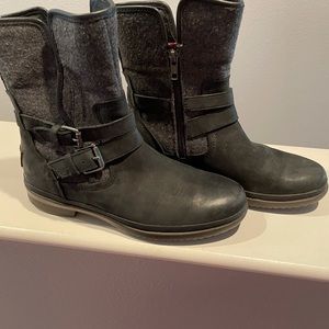 Ugg cozy warm boots size 8 (on narrow side)